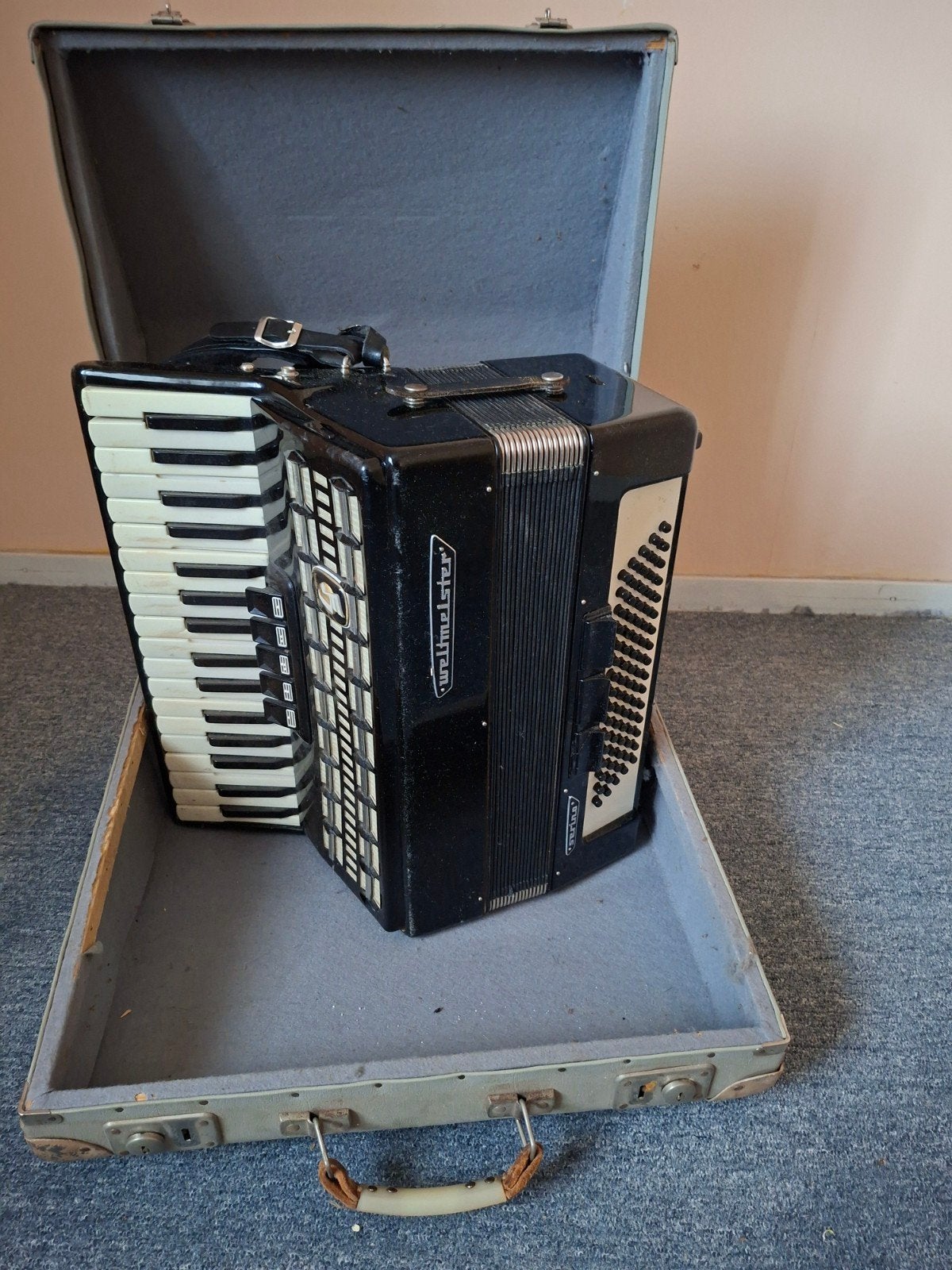 Weltmeister Toetsaccordeon met koffer - Gebruikt, Muziek en Instrumenten, Accordeons, Ophalen, Gebruikt, Overige formaten, Met koffer