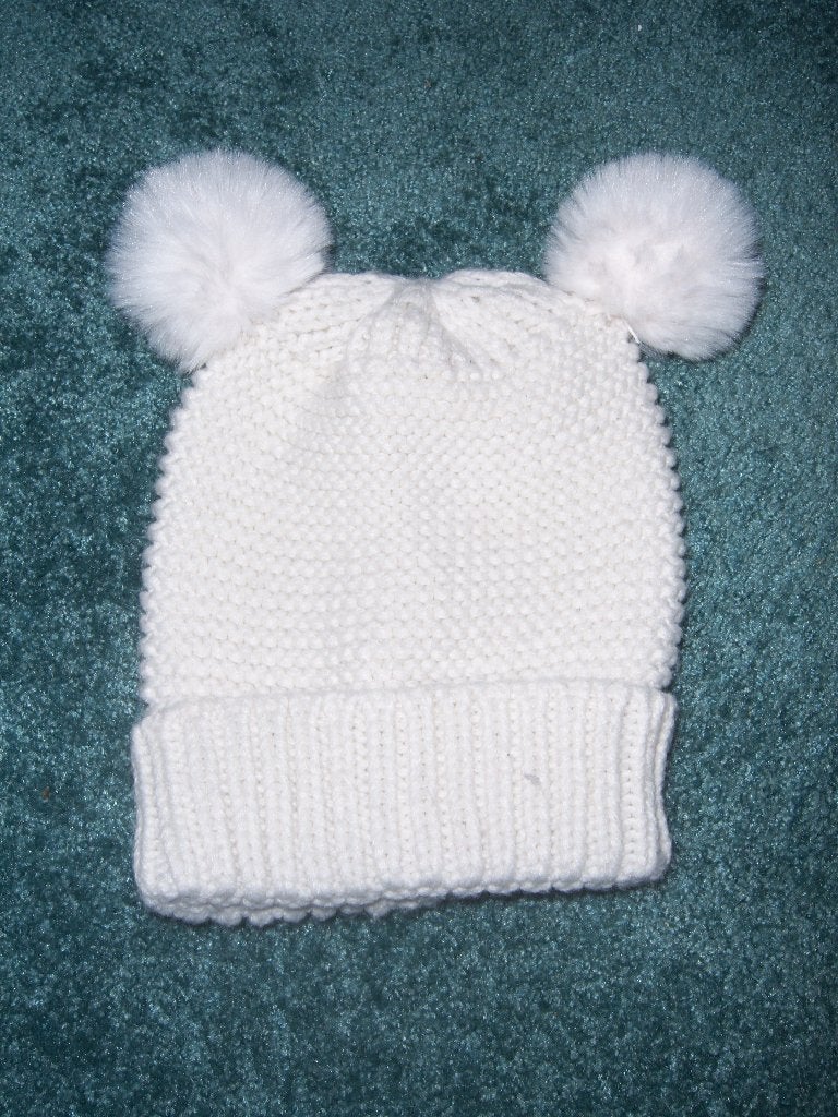 > > Leuke zachte witte muts met 2 poefjes < <, Ophalen of Verzenden, Nieuw, Maat 42/44 (L), Muts