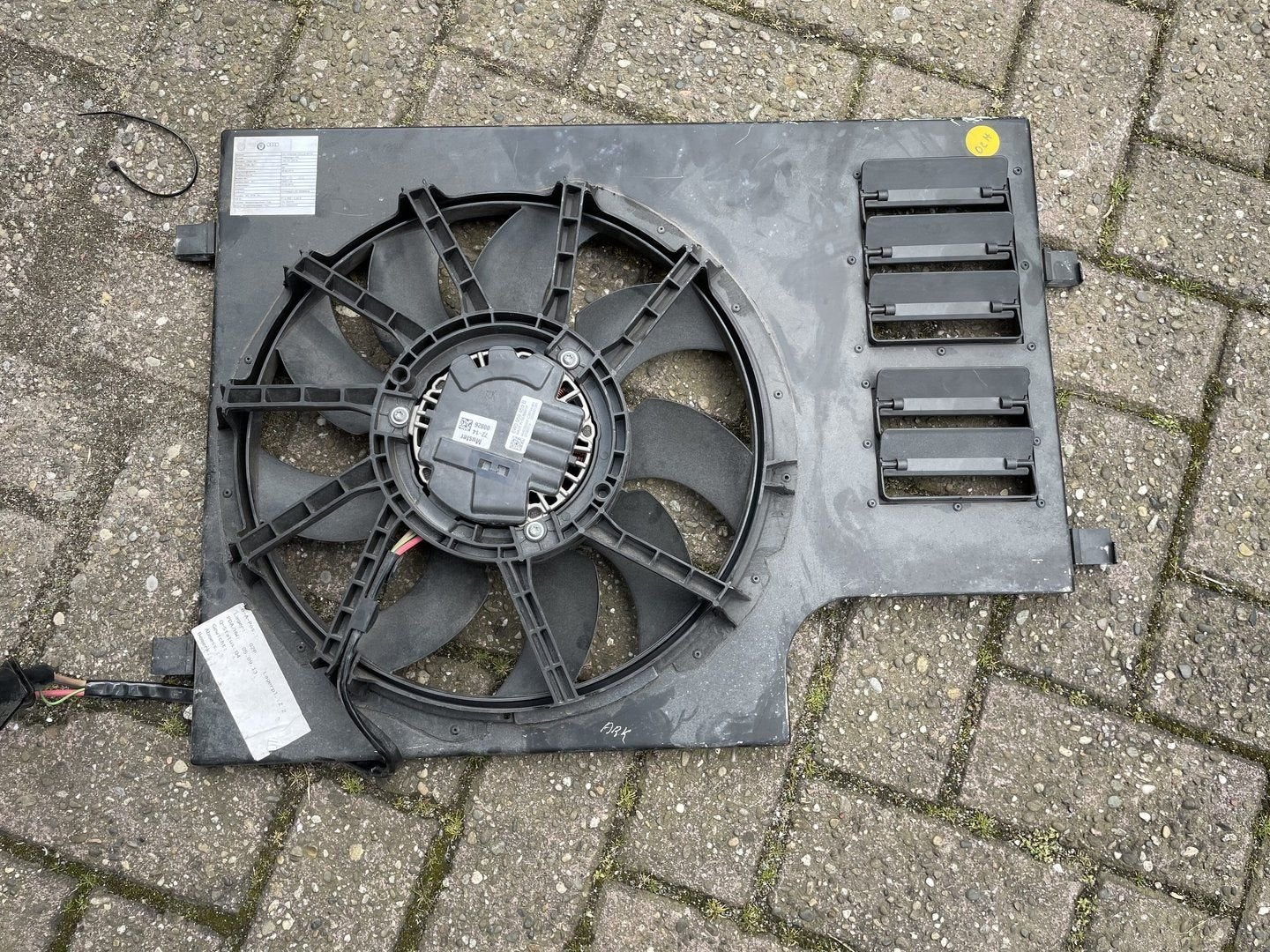 Audi A4 8W koelvin motor met behuizing 8W0959455B, Gebruikt, -, -, Ophalen of Verzenden