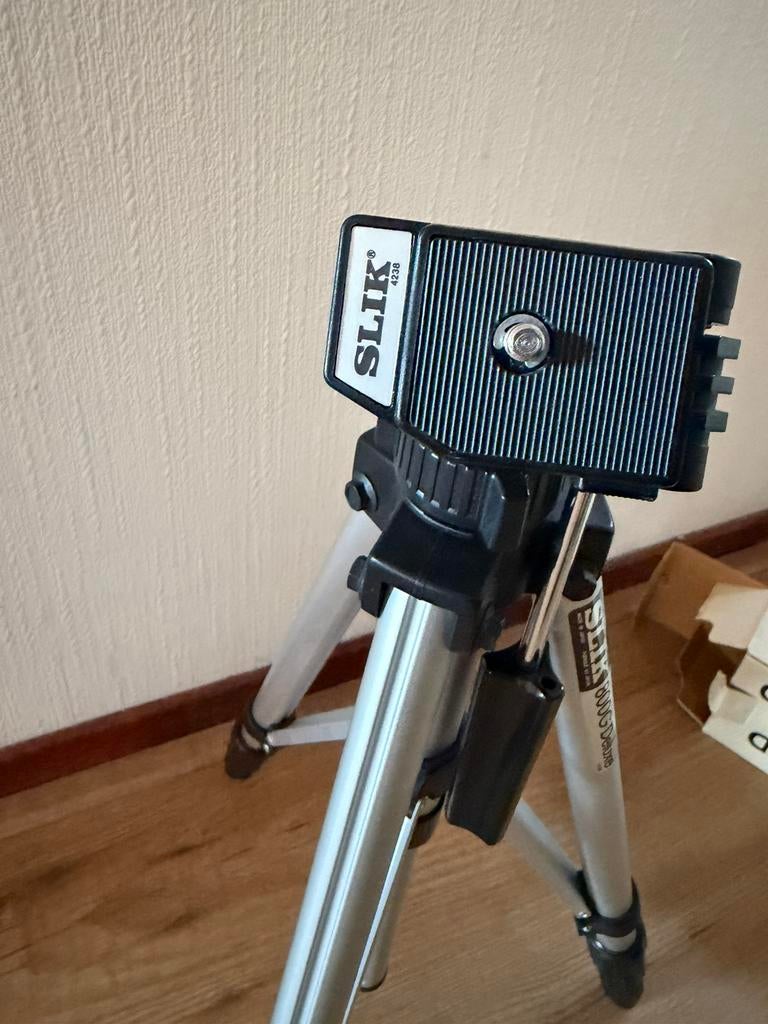Slik 800g Deluxe Tripod, Ophalen of Verzenden, Zo goed als nieuw, Minder dan 150 cm, Driepoot