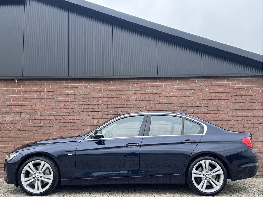 BMW 3-serie 335i HIGH EXECUTIVE | NL-AUTO! | LEDER!, Auto's, BMW, Automaat, Euro 5, Achterwielaandrijving, Gebruikt