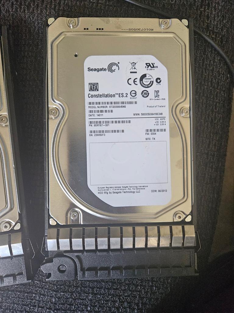 Seagate 2x 2TB schijven incl. Bay en 2x 250GB incl. Bay, Ophalen of Verzenden, Gebruikt, Desktop