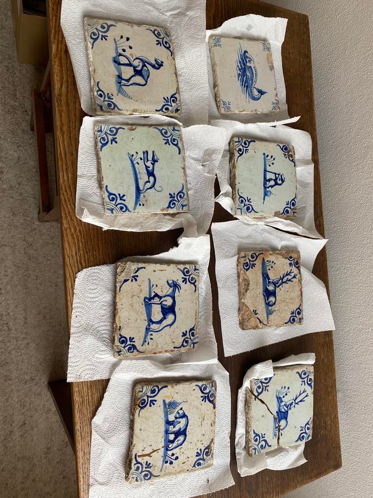 8 antieke tegels, Ophalen