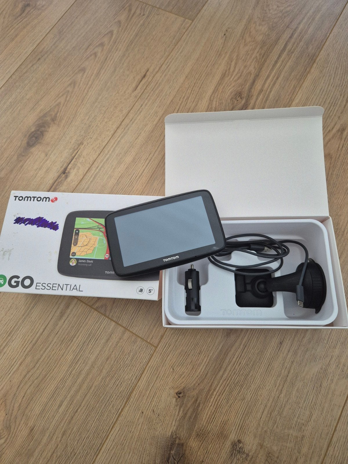 TomTom GO Essential met Europa kaart van 2026 en WiFi update, Ophalen of Verzenden, Zo goed als nieuw