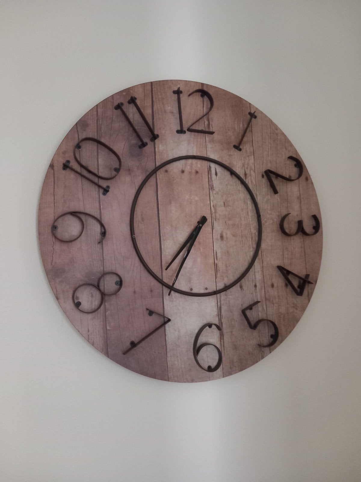 Grote 70cm rustieke industriele wandklok geldrop of mierlo, Huis en Inrichting, Woonaccessoires | Klokken, Ophalen, Zo goed als nieuw