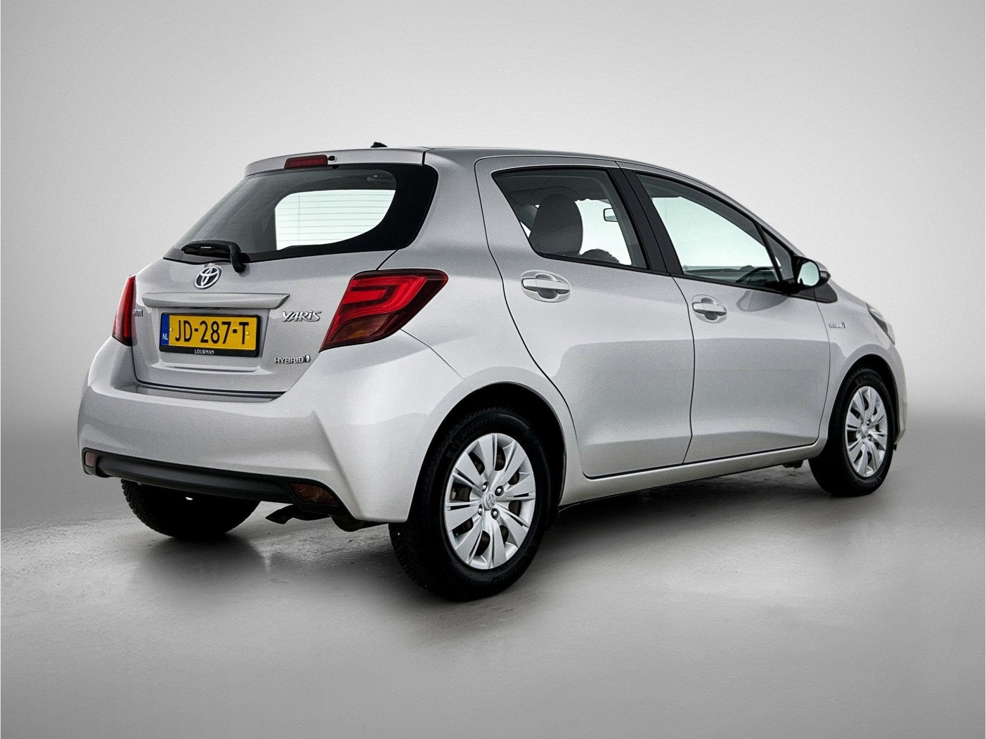 Toyota Yaris 1.5 Hybrid Now (bj 2016, automaat), 12 maanden, Gebruikt, 4 cilinders, Origineel Nederlands