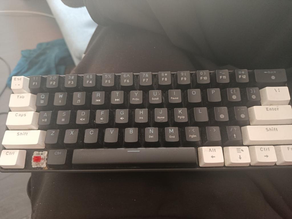 QW GMK-6700 Mechanisch Toetsenbord - Compact en Stijlvol, Ophalen, Gebruikt, Gaming toetsenbord, Bedraad
