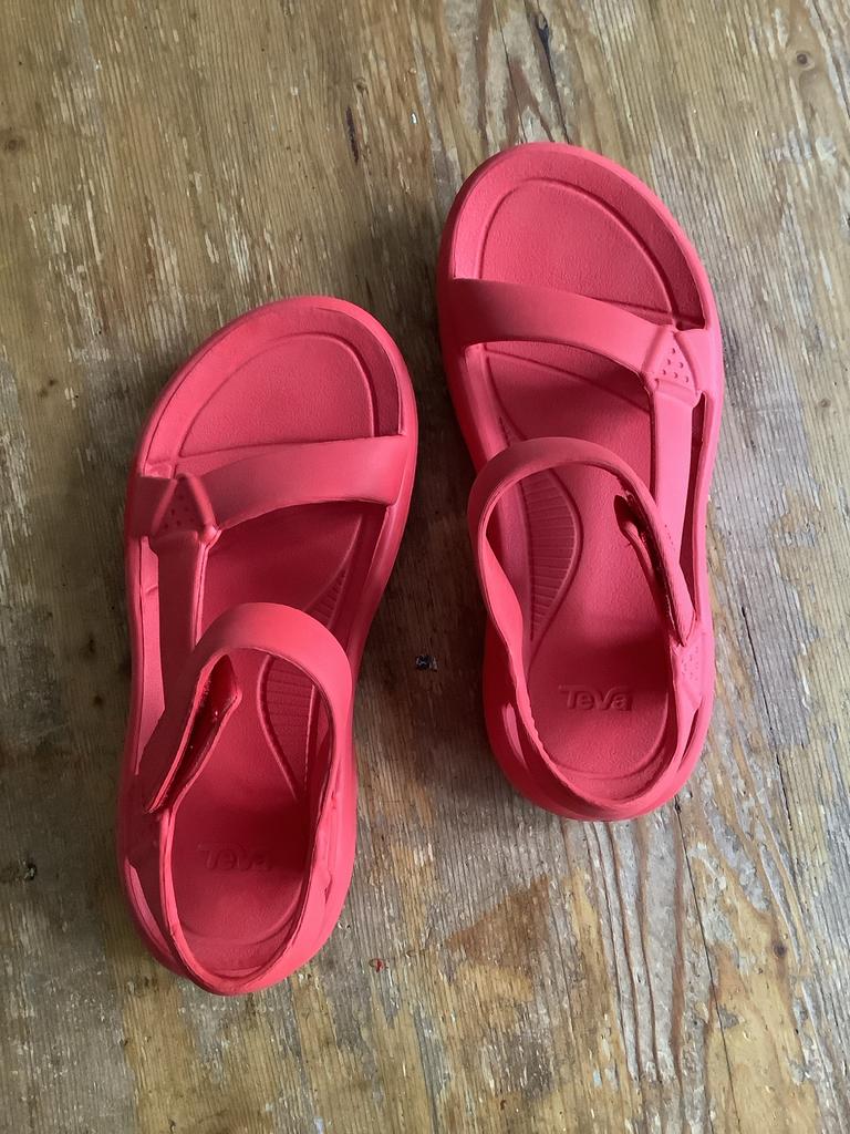 Teva foam sandalen maat 40 - Lichtgewicht, Ophalen of Verzenden, Zo goed als nieuw, Rood, Sandalen of Muiltjes