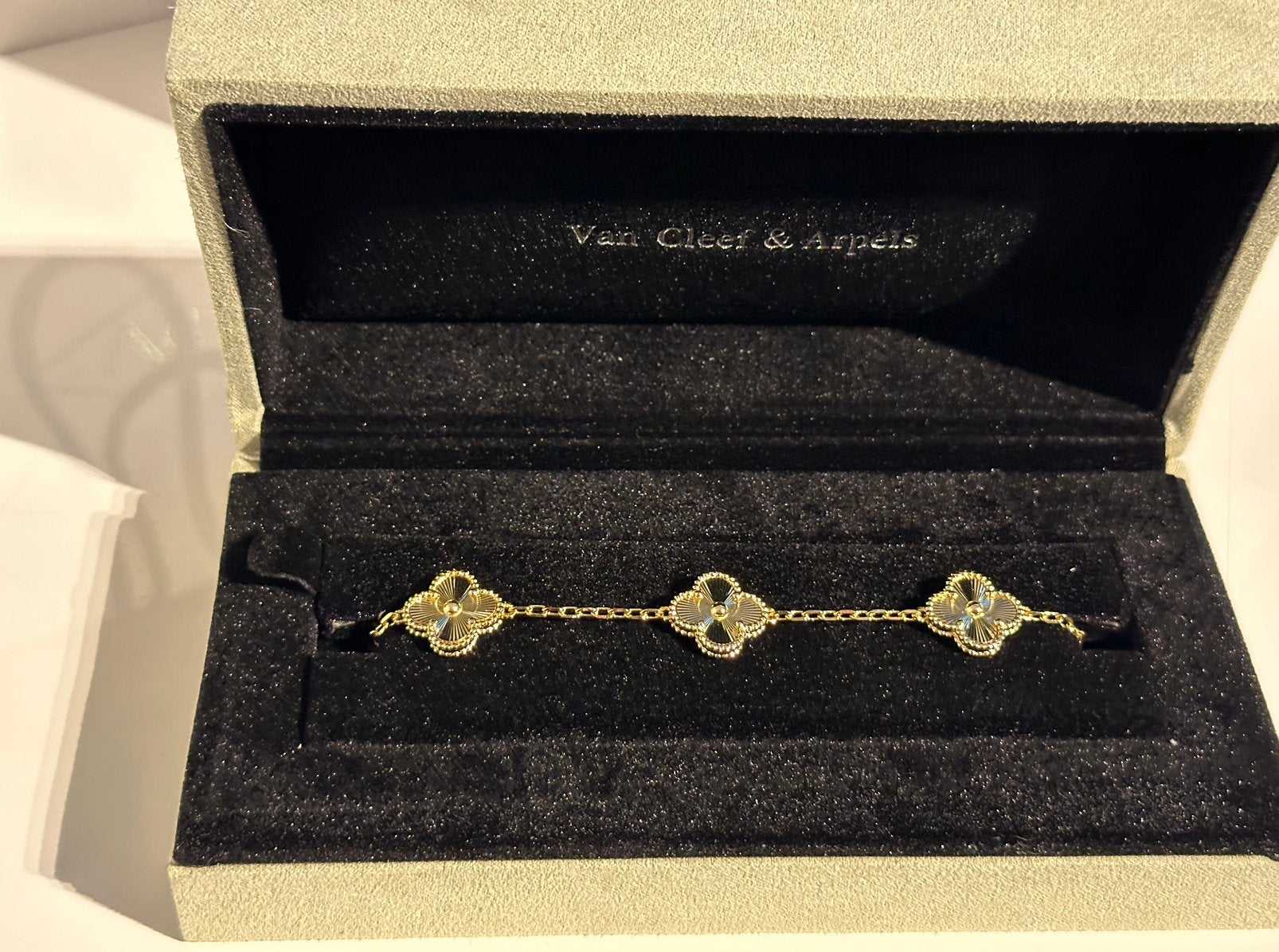 Van cleef & Arpels armband, Sieraden, Tassen en Uiterlijk, Verzenden, Nieuw