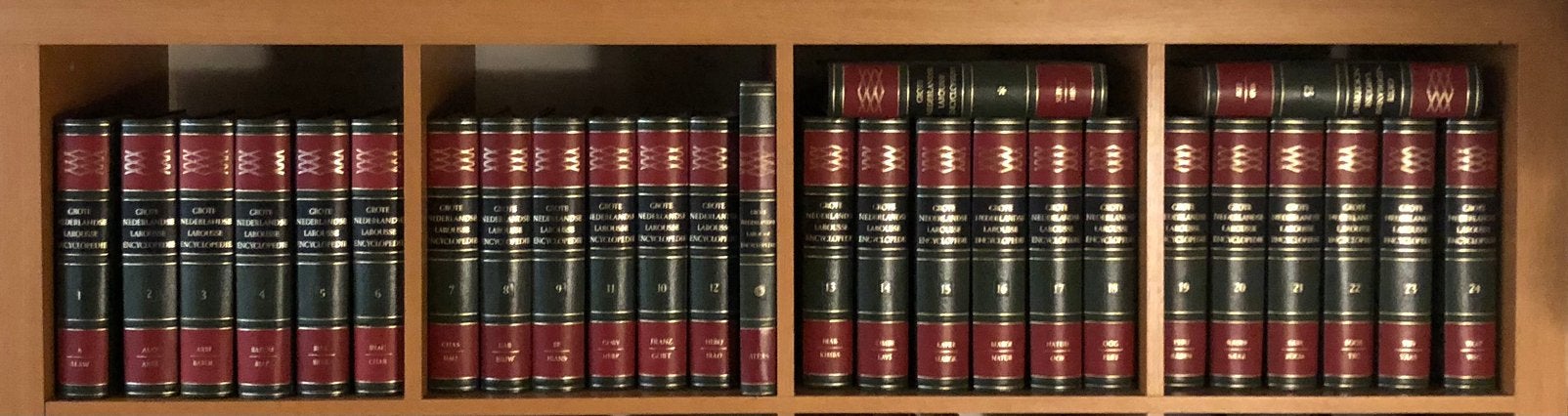 Larousse Grote Nederlandse Encyclopedie 27 delen, Ophalen, Zo goed als nieuw, Algemeen