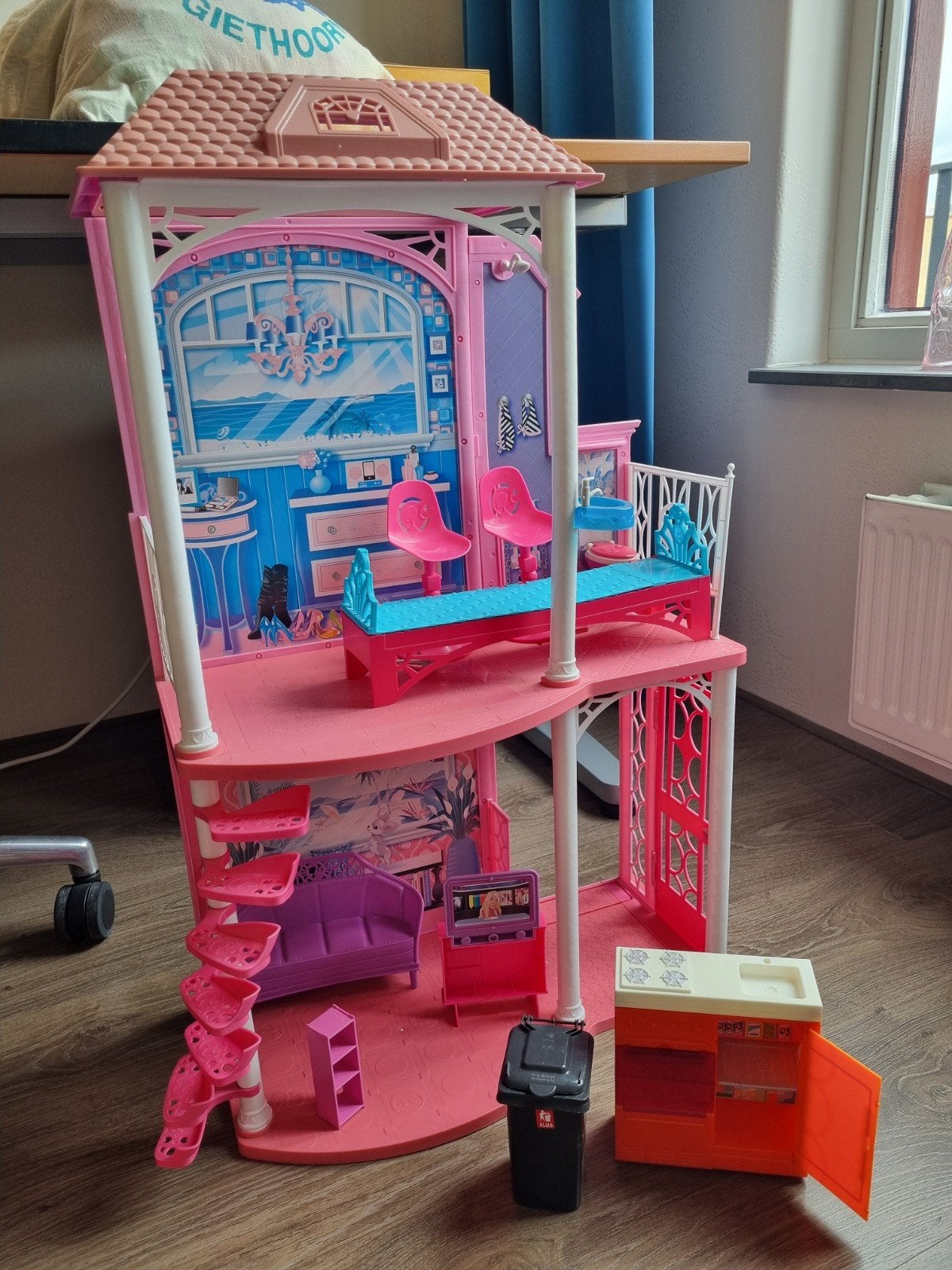 Barbie Droomhuis met auto en 3 Barbiepoppen, Kinderen en Baby's, Speelgoed | Poppen, Ophalen, Gebruikt, Barbie