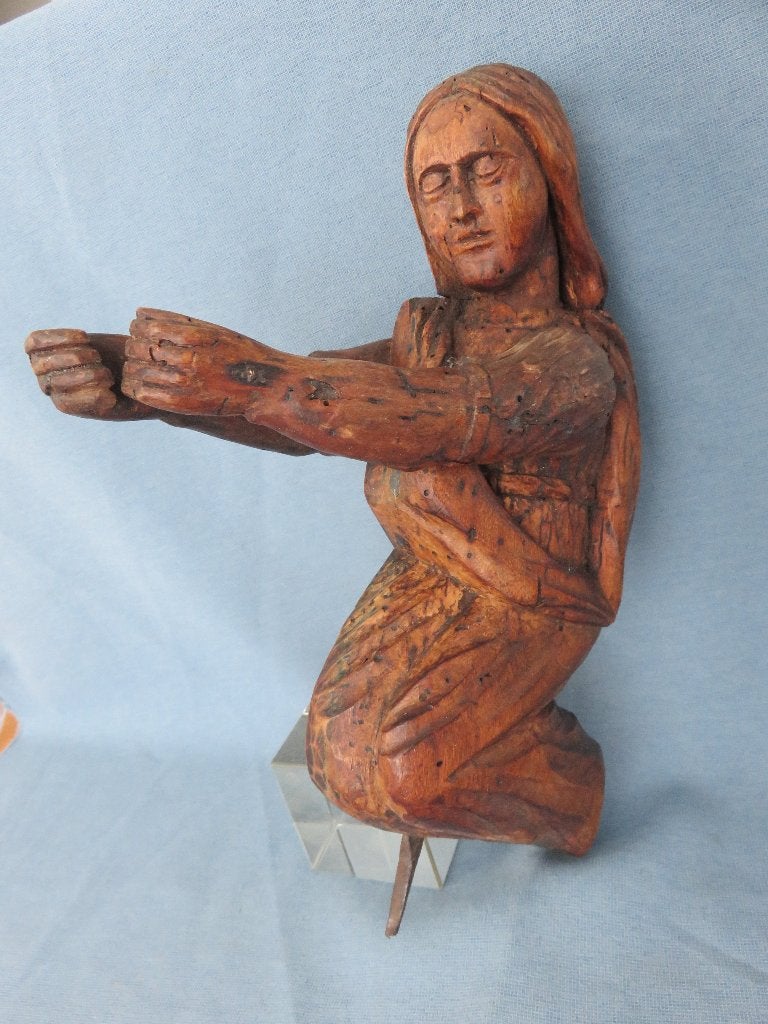 Beeld van biddende vrouw in hout - Gotiek/barok - 17e eeuw, Antiek en Kunst, Ophalen of Verzenden