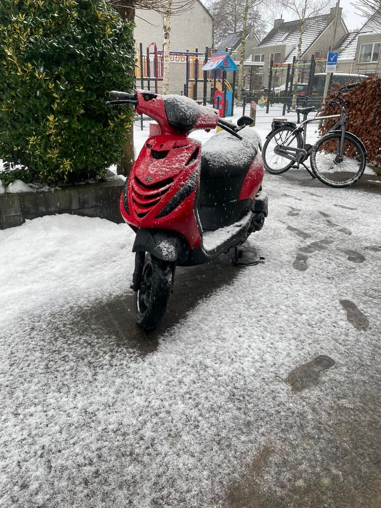 Zip 4t 80cc | 2010 | Redelijk wat opknapwerk, Ophalen, Zo goed als nieuw, Benzine, Zip