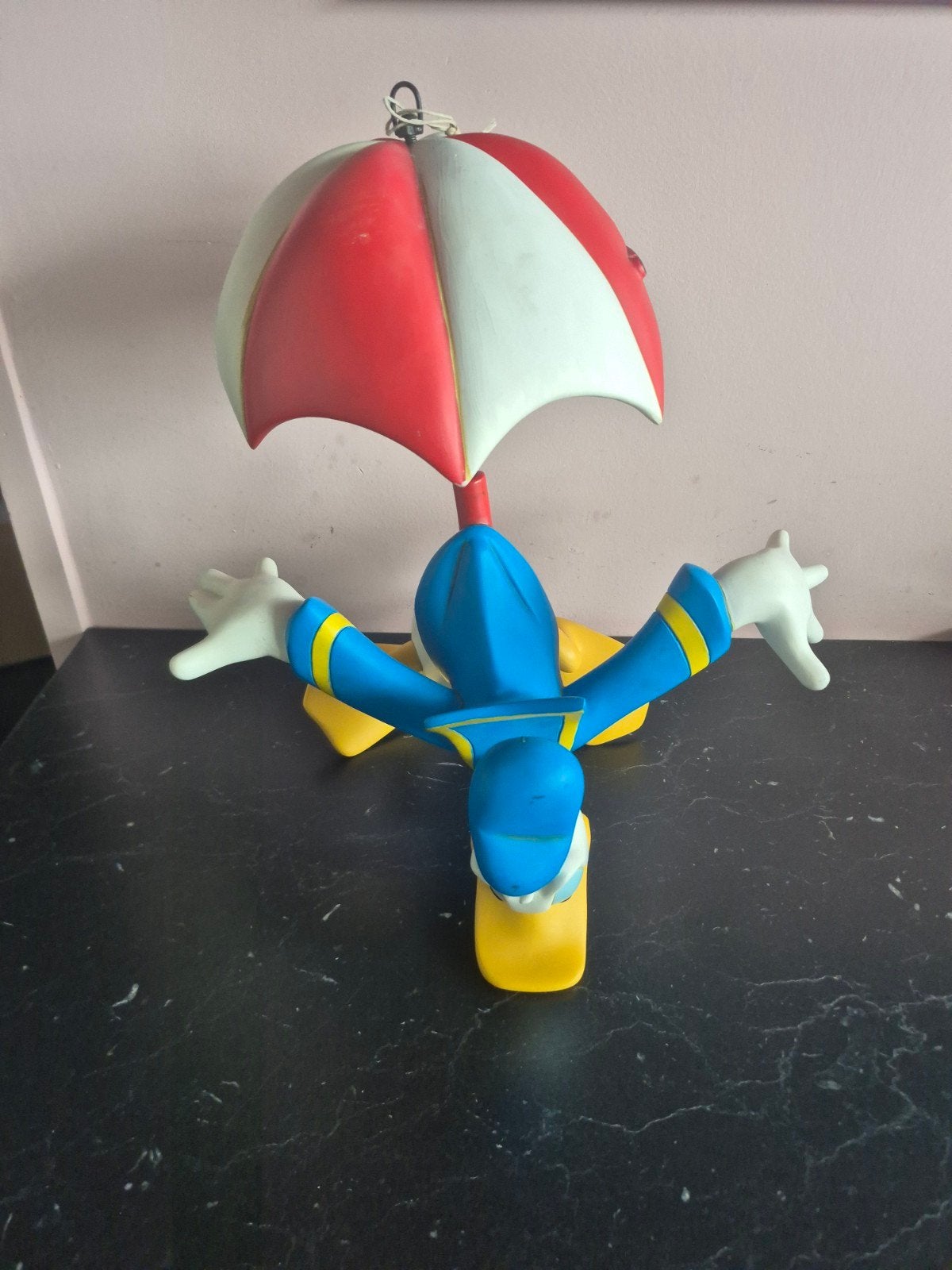 Donald Duck Skydiver - Donald Duck beeld - Disney beeld, Verzamelen, Disney, Ophalen of Verzenden, Donald Duck, Zo goed als nieuw