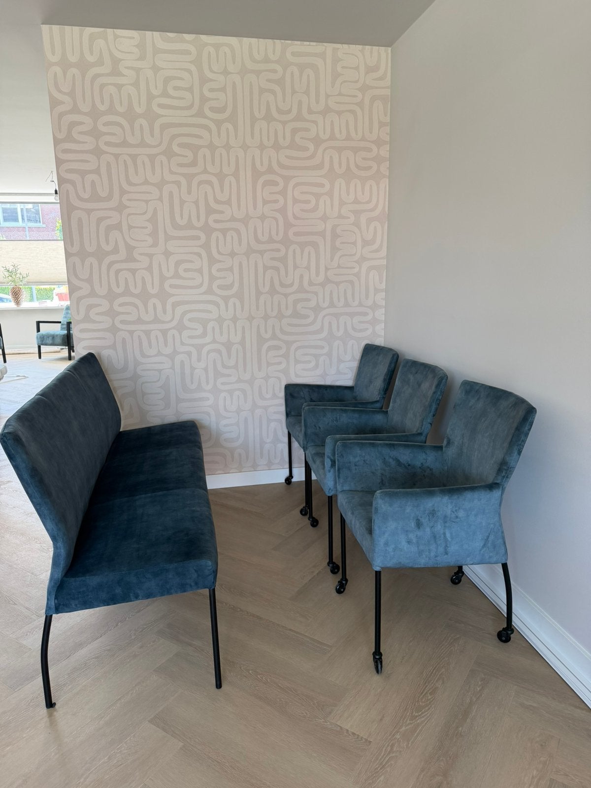 Luxe eetkamerset | 3 eetkamerstoelen + 3-zits eetbank, Huis en Inrichting, Ophalen, Zo goed als nieuw, Stof
