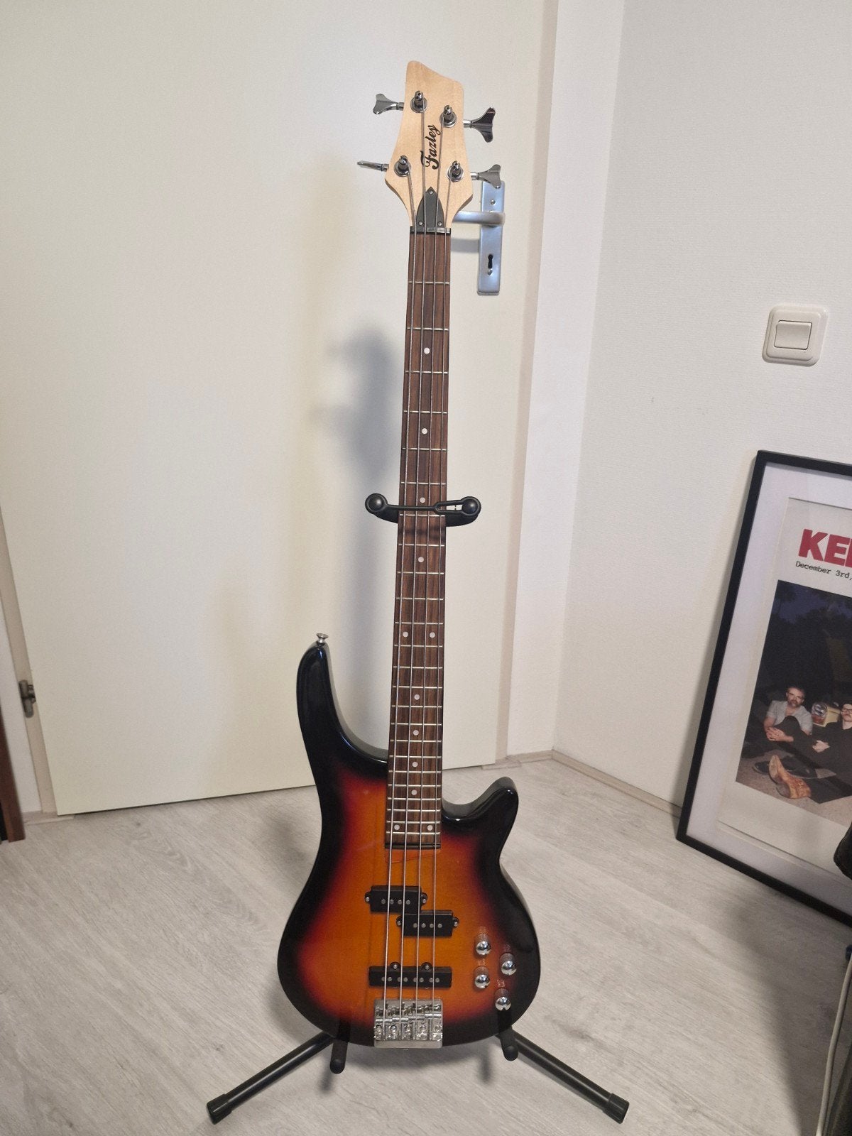 Fazley Modern Series FMB418 sunburst bas, Muziek en Instrumenten, Snaarinstrumenten | Gitaren | Bas, Ophalen of Verzenden, Zo goed als nieuw