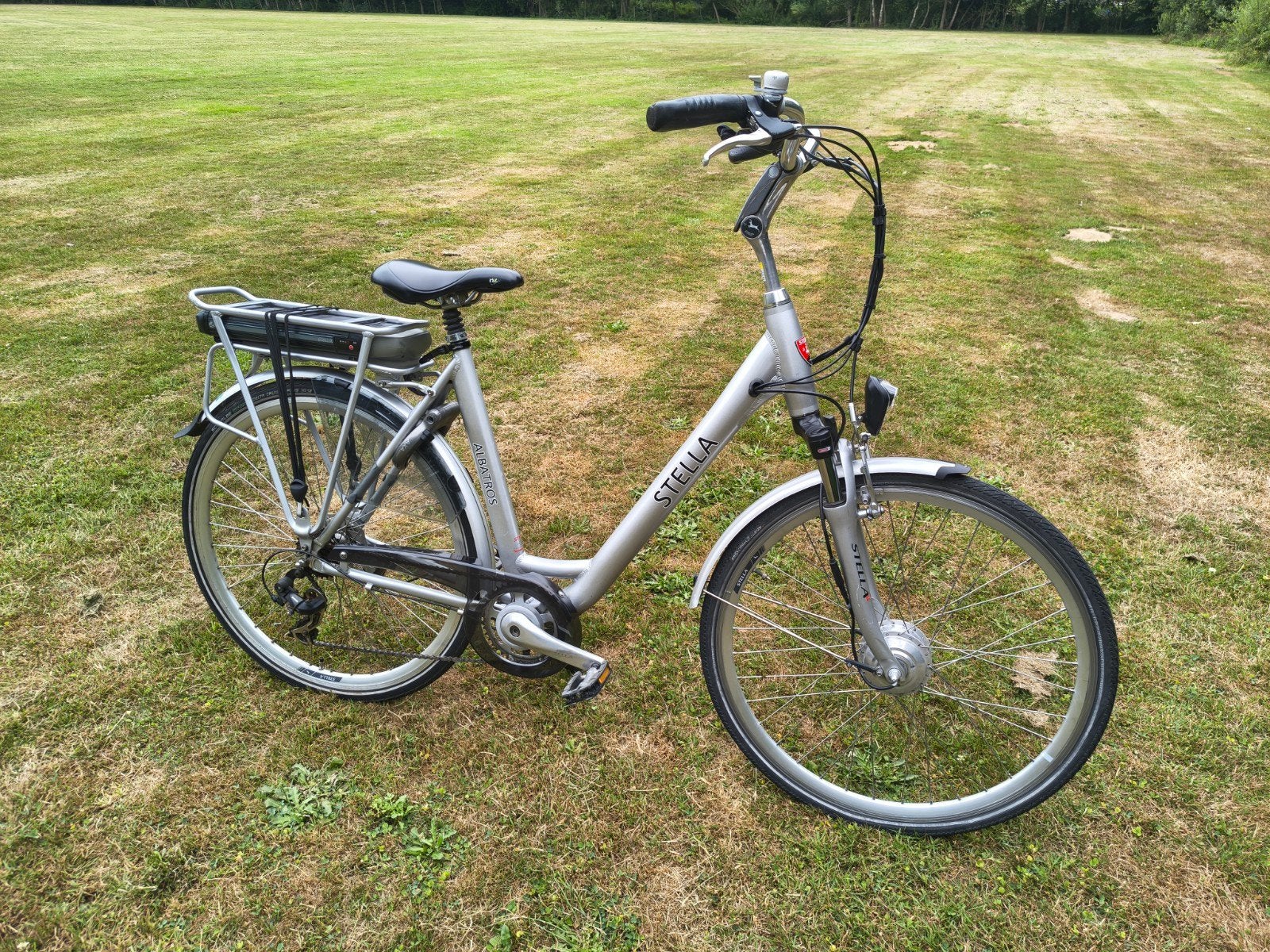 Zo goed als nieuwe Stella elektrische fiets, Zo goed als nieuw, 51 tot 55 cm, 50 km per accu of meer, Ophalen