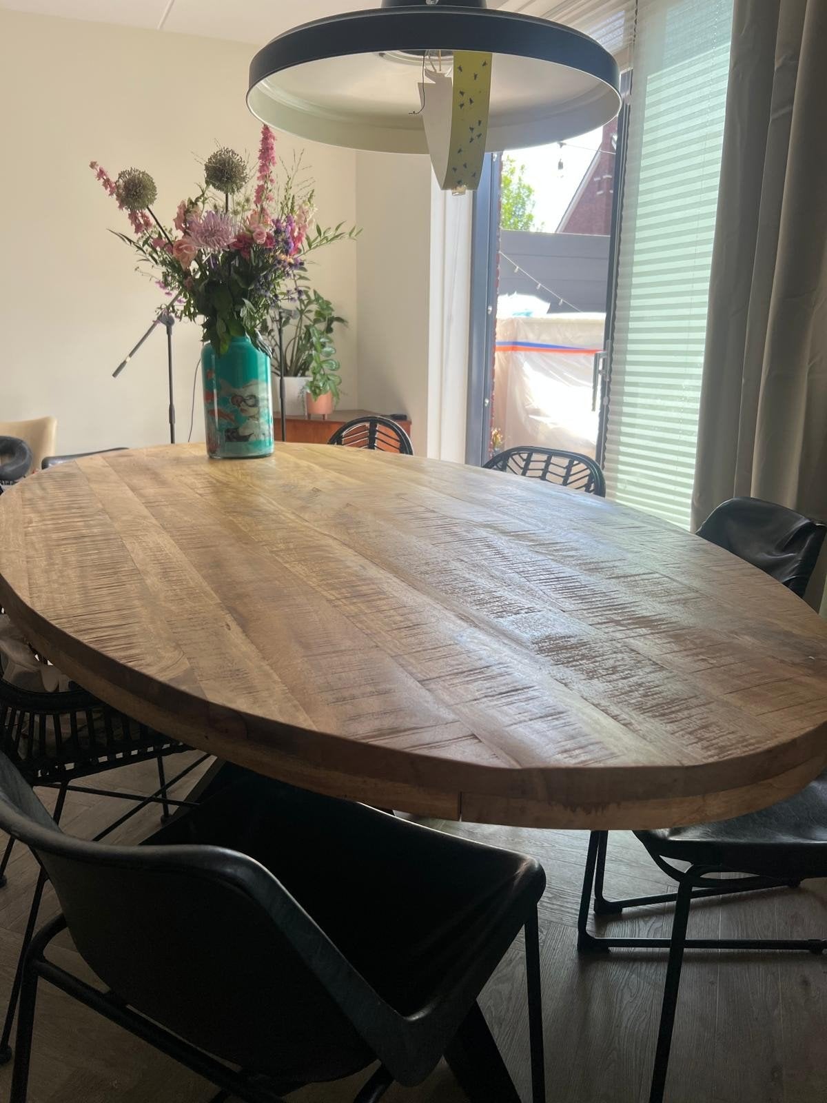 Ovale eettafel van mangohout met metalen onderstel, Overige houtsoorten, Gebruikt, 100 tot 150 cm, 200 cm of meer