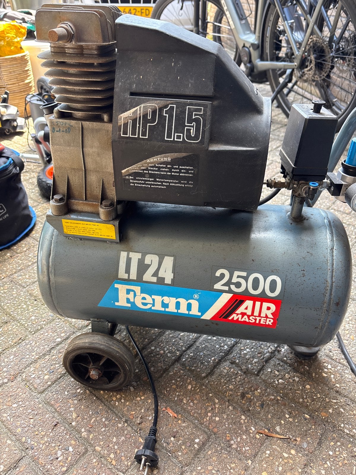 Ferm LT24 2500 Air Master Compressor - 1.5 PK, Ophalen, Gebruikt, 6 tot 10 bar, 25 tot 100 liter