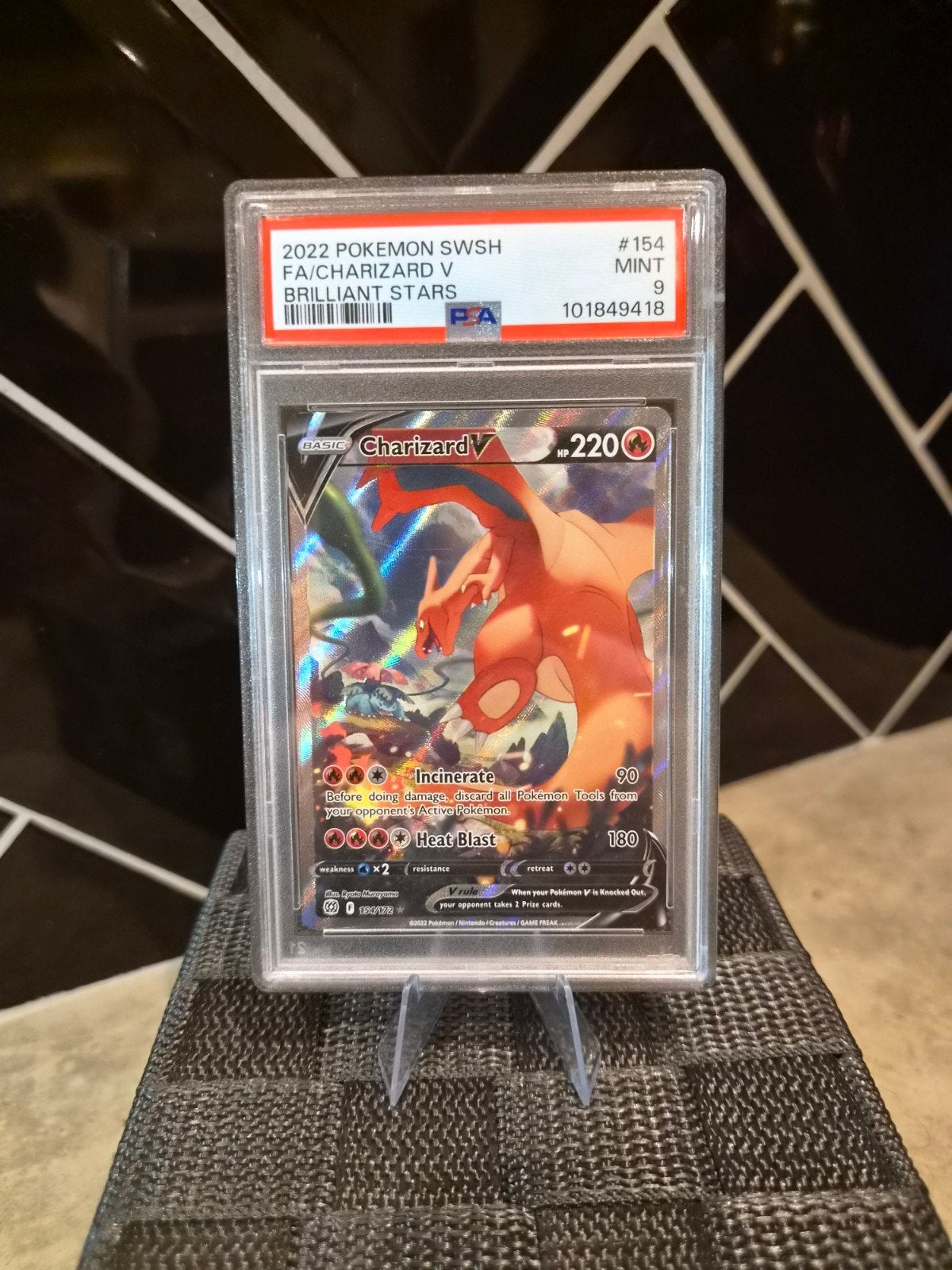 Charizard V Alt Art 154 PSA 9 - Brilliant Stars, Ophalen of Verzenden, Zo goed als nieuw, Losse kaart, Foil