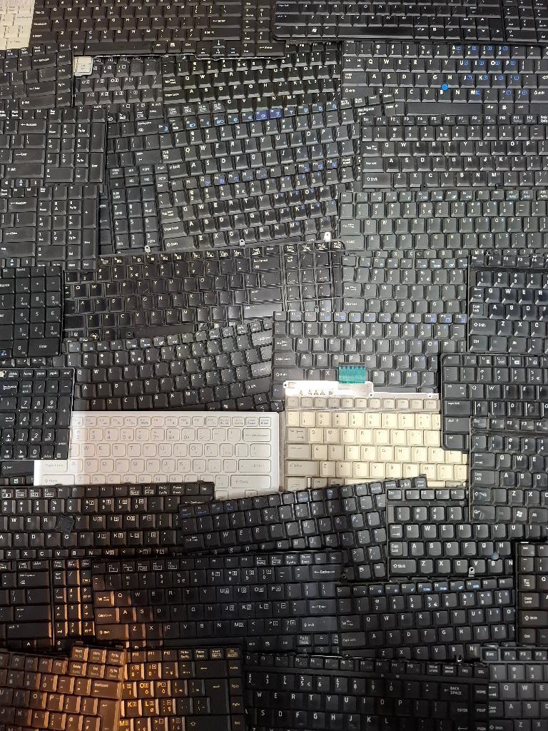 140 stuks laptop keyboards, Computers en Software, Toetsenborden, Ophalen, Gebruikt, Onbekend, Overige indelingen