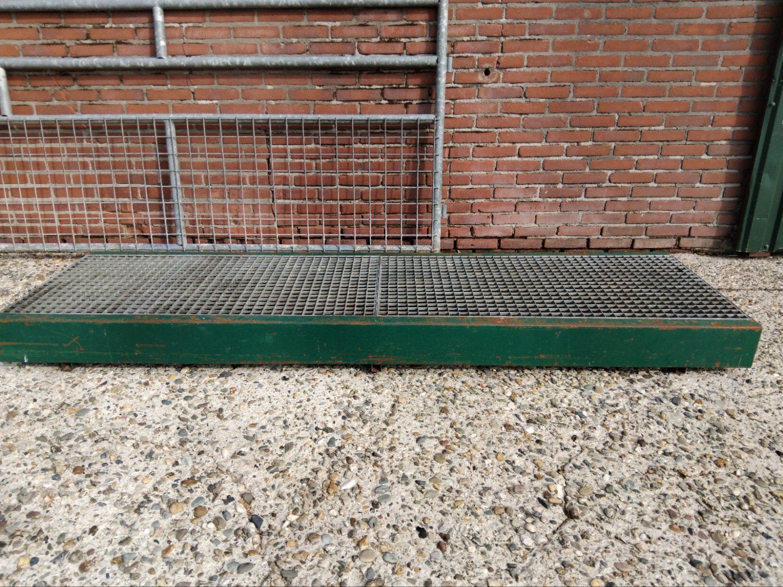 te koop lekbak voor vloeistoffen 2.40 x 0.70, Doe-het-zelf en Verbouw, Metalen, Ophalen
