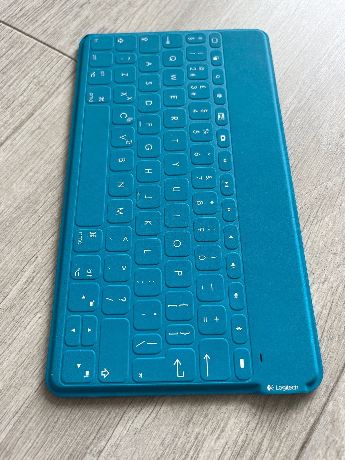 Logitech Keys-To-Go Bluetooth Toetsenbord, Computers en Software, Toetsenborden, Zo goed als nieuw, Qwerty, Draadloos, Draadloze ontvanger