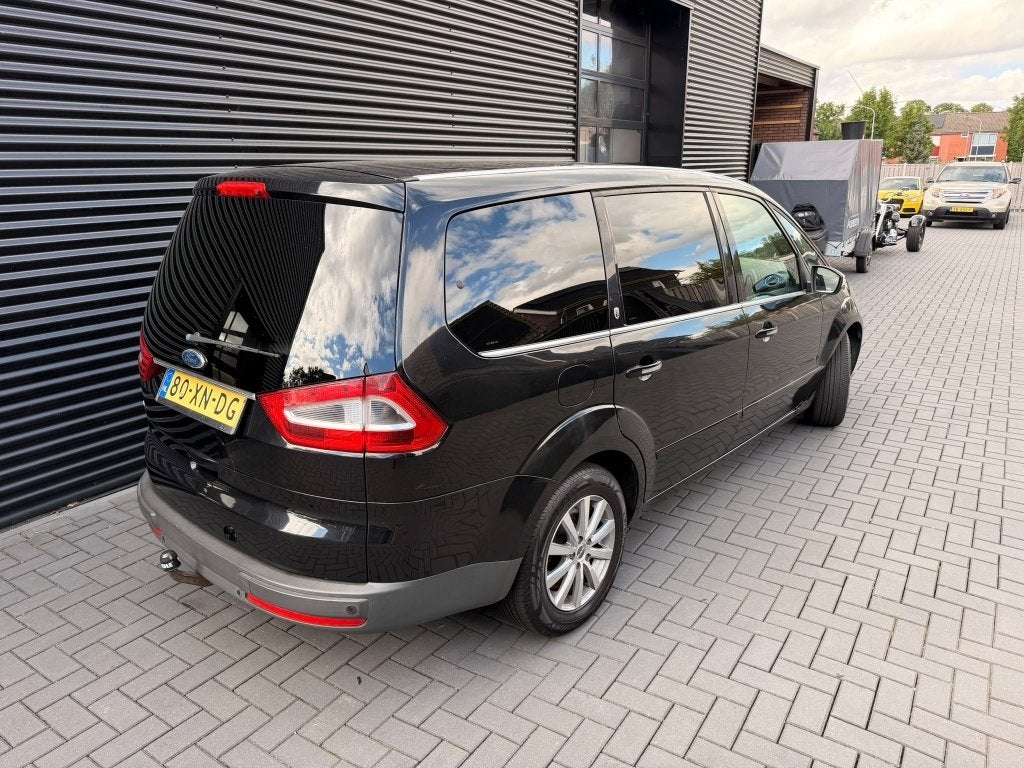 Ford Galaxy 2.0-16V Ghia 7 PERSOONS| CLIMA| CRUISE| TREKHAAK, Auto's, Stof, Gebruikt, 7 stoelen, Zwart