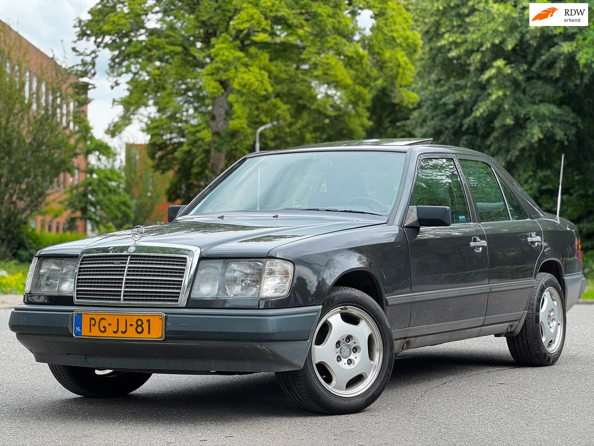 Mercedes-Benz 200-500 (W124) 260 E 6CILINDER, Auto's, Automaat, Achterwielaandrijving, Gebruikt, 2599 cc