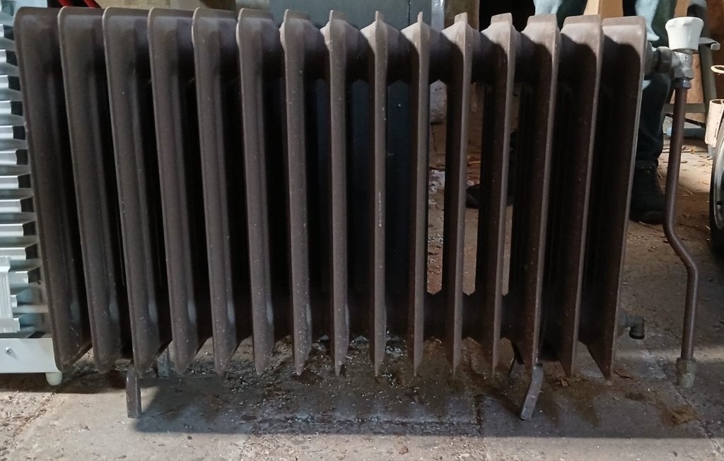 robuuste kolomradiator op pootjes 43*70*22 cm, 1975 bruin, Ophalen, 30 tot 80 cm, Gebruikt, Radiator