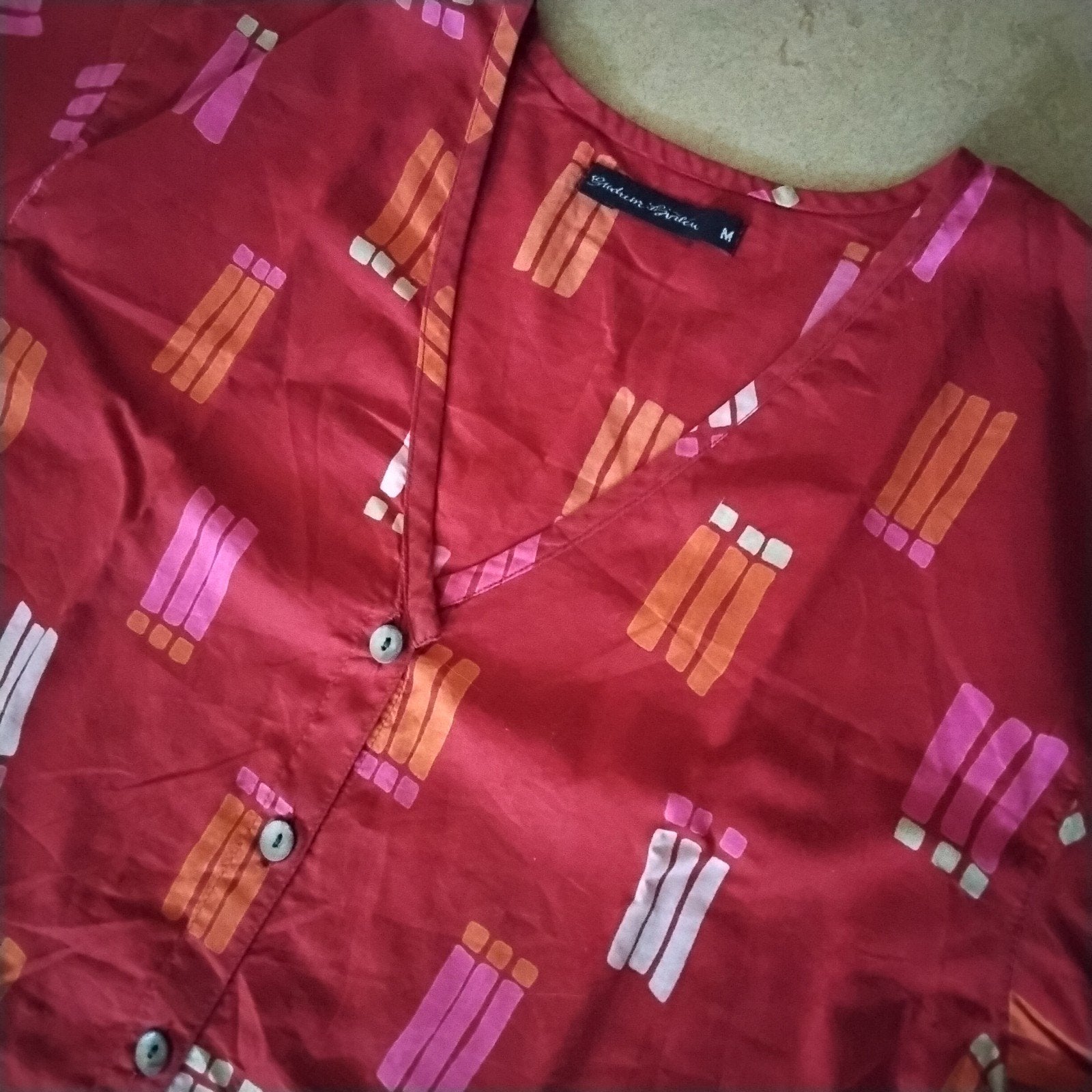 Gudrun Sjoden - rode 100% blouse met opvallende motief - M, Maat 38/40 (M), Nieuw, Ophalen of Verzenden, Gudrun Sjoden