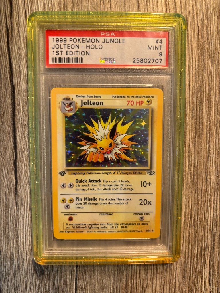 Jolteon 1st Edition PSA 9, Hobby en Vrije tijd, Verzamelkaartspellen | Pokémon, Verzenden, Zo goed als nieuw, Losse kaart, Foil