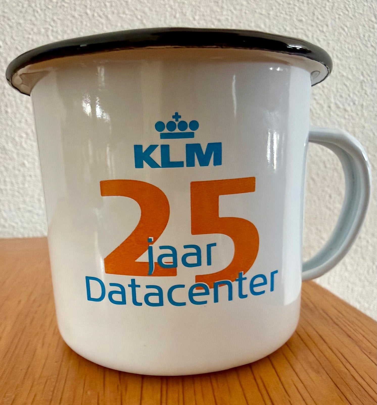 KLM 25 jaar Datacenter emaille mok – jubileum, Ophalen of Verzenden, Zo goed als nieuw, Overige typen