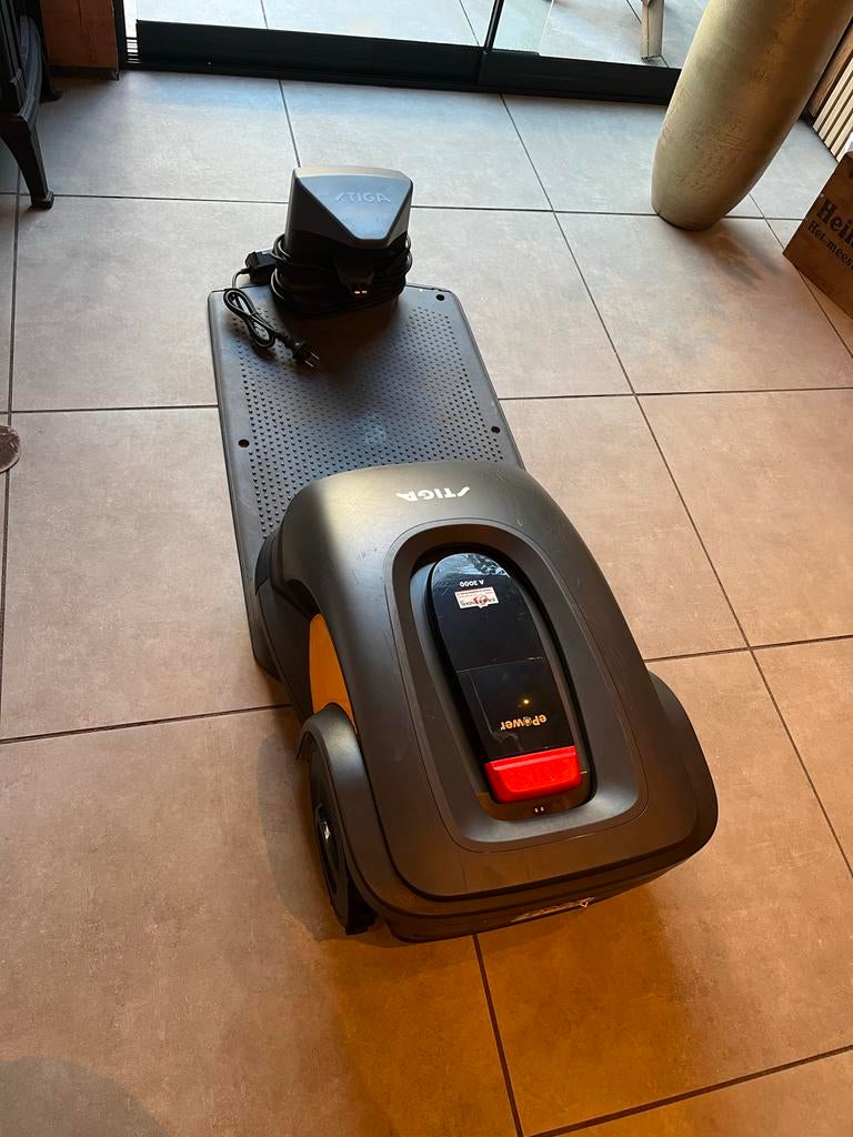 Stiga Robotgrasmaaier A 3000 - Zo goed als nieuw, Tuin en Terras, Robotmaaiers, Zo goed als nieuw, Ophalen