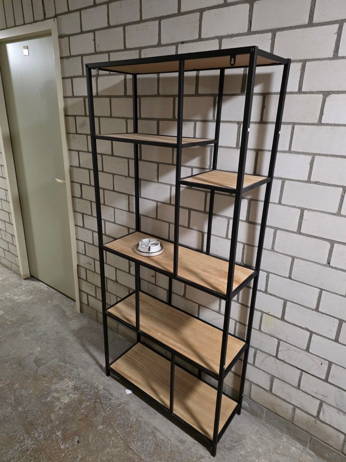 Stellingkast in goede staat - Modern en functioneel, Ophalen, Zo goed als nieuw