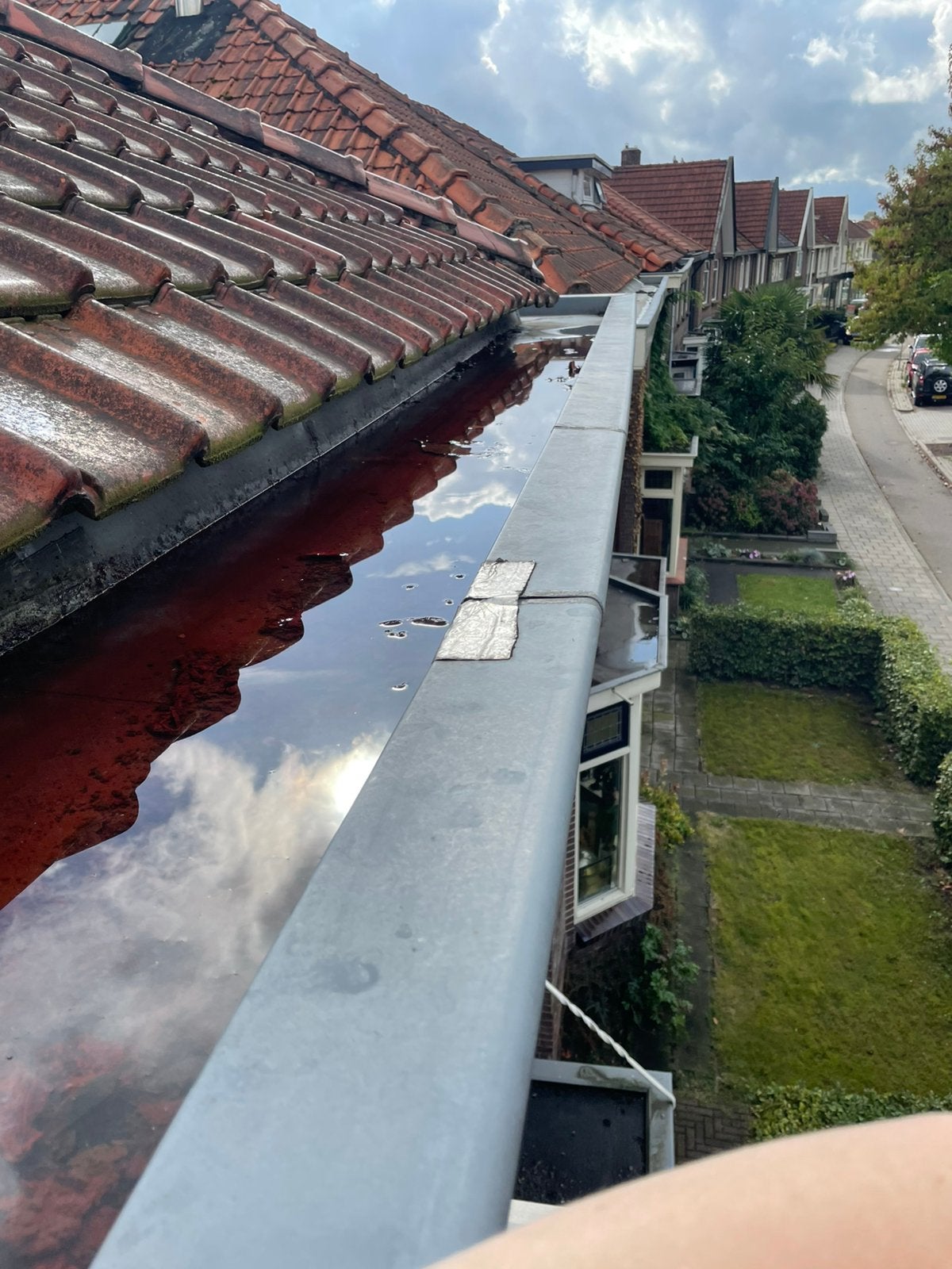 GEZOCHT loodgieter / dakdekker ! lekkage dakgoot, Doe-het-zelf en Verbouw, Overige typen, Ophalen of Verzenden, Zo goed als nieuw