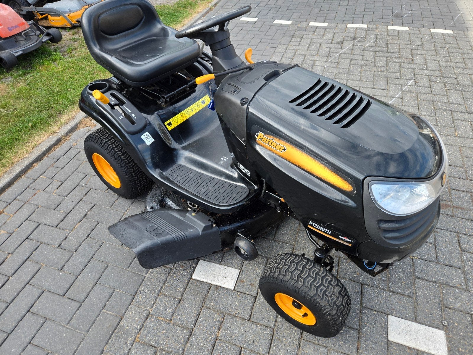 zitmaaier partner zijlosser/mulch
moter 12/5pk b&s, Tuin en Terras, Ophalen, 50 cm of meer