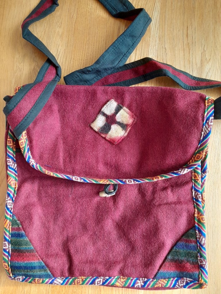 vilten tas / schoudertas 30 x 30 x 9 cm , nieuw , met 2 vakk, Sieraden, Tassen en Uiterlijk, Tassen | Schoudertassen, Ophalen of Verzenden