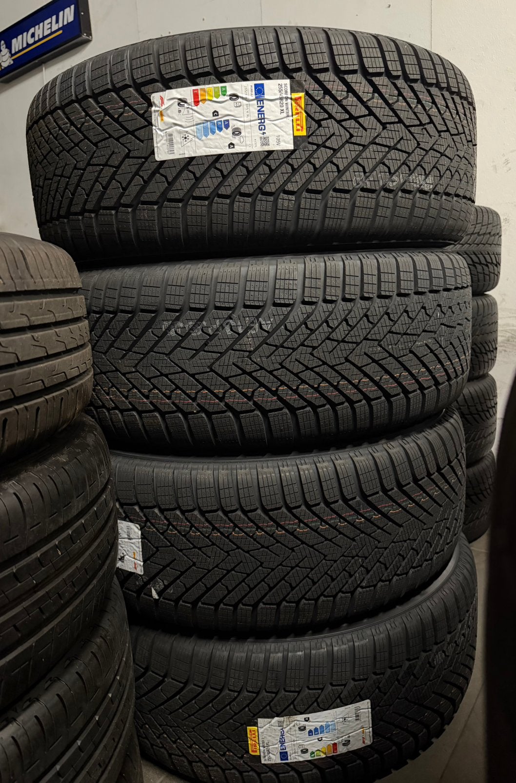 NIEUWE 20” XPeng G7+ G6 velgen + 255/45R20 winterbanden, 255 mm, Banden en Velgen, Nieuw, 20 inch