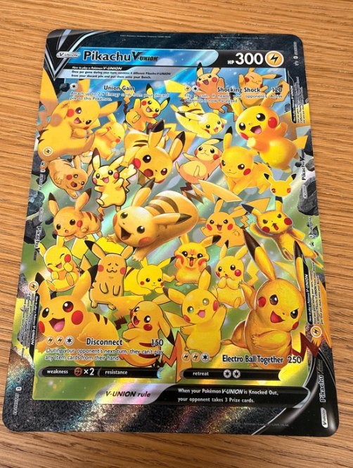 Pikachu V-UNION SWSH139–SWSH142 – 25th Anniversary Jumbo, Hobby en Vrije tijd, Ophalen, Nieuw, Losse kaart