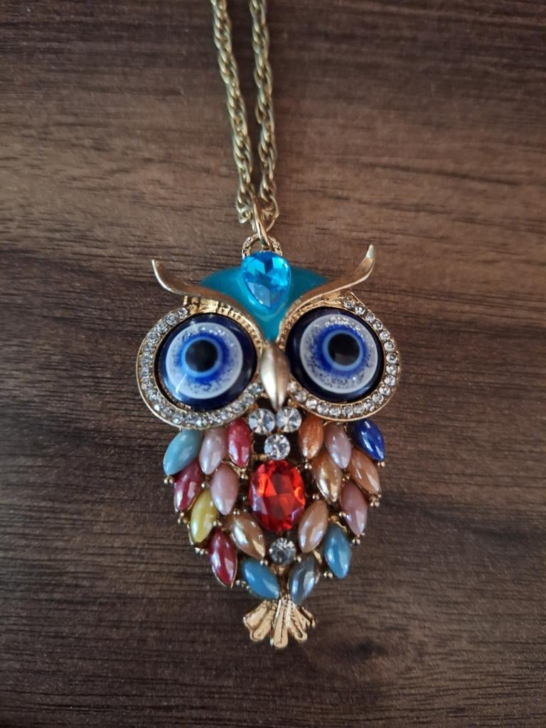 Goudkleurige ketting met hanger met uil met steentjes., Ophalen of Verzenden, Zo goed als nieuw, Goud, Overige materialen
