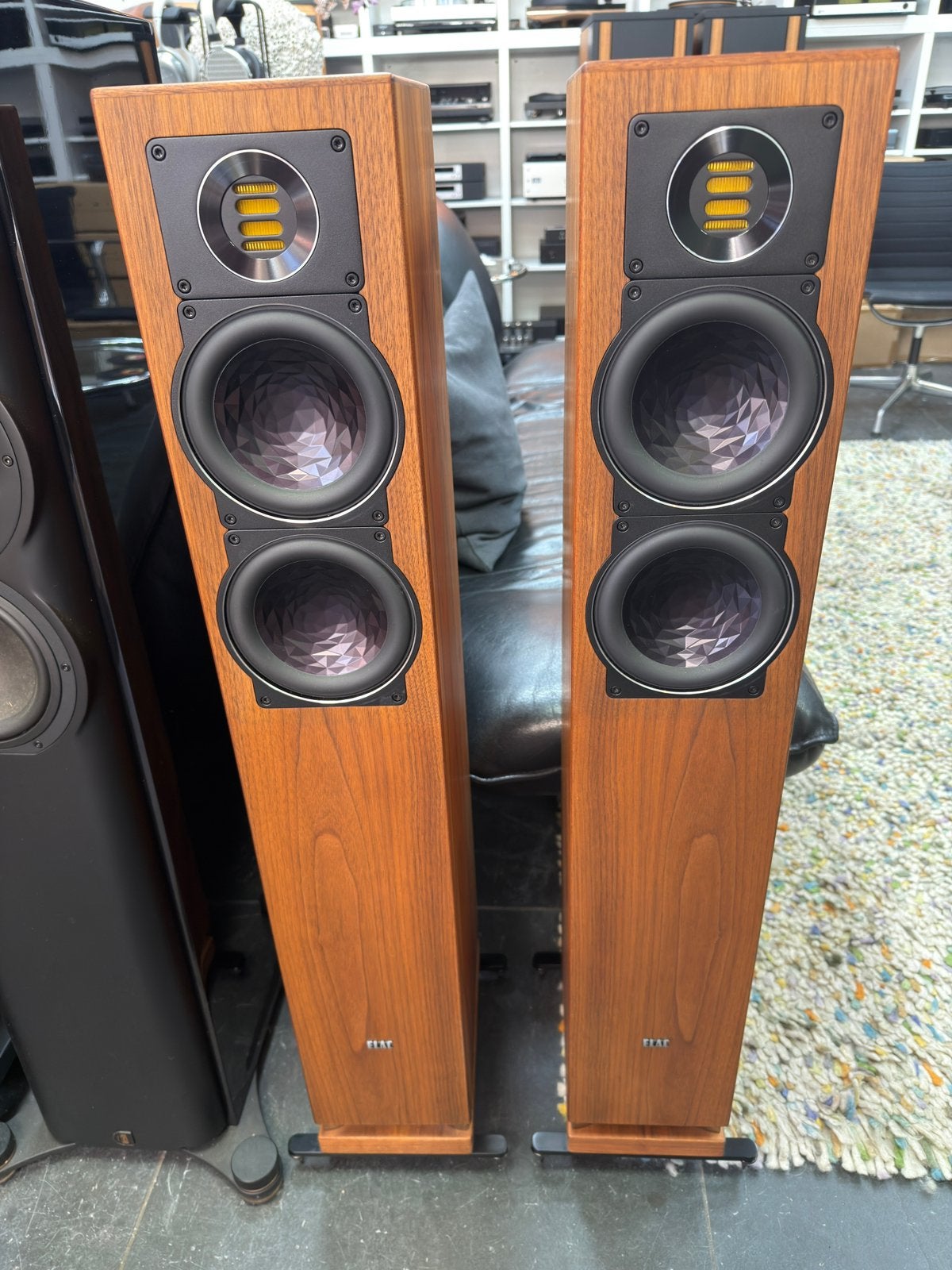 ELAC FS 407 – Rich Walnut high-end vloerstaande luidsprekers, Overige merken, Stereo speakers, ELAC, Info@elac-audio.de