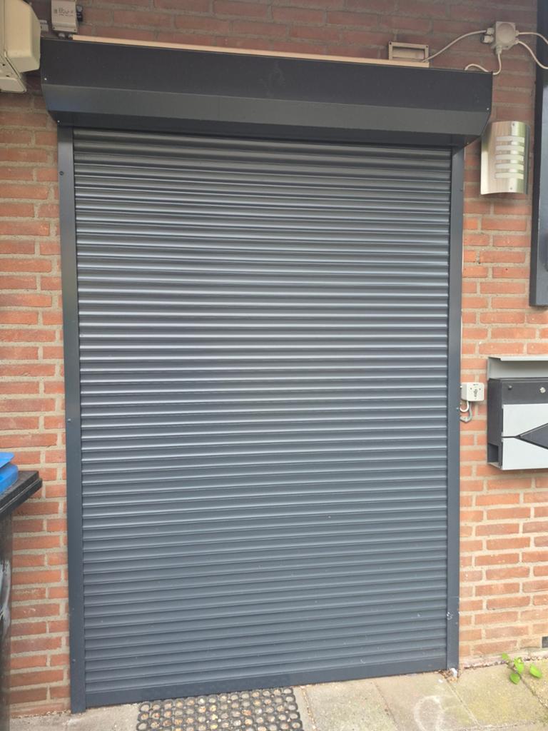 Goed rolluik, Doe-het-zelf en Verbouw, Rolluiken, Ophalen, Gebruikt, 200 cm of meer, Wit
