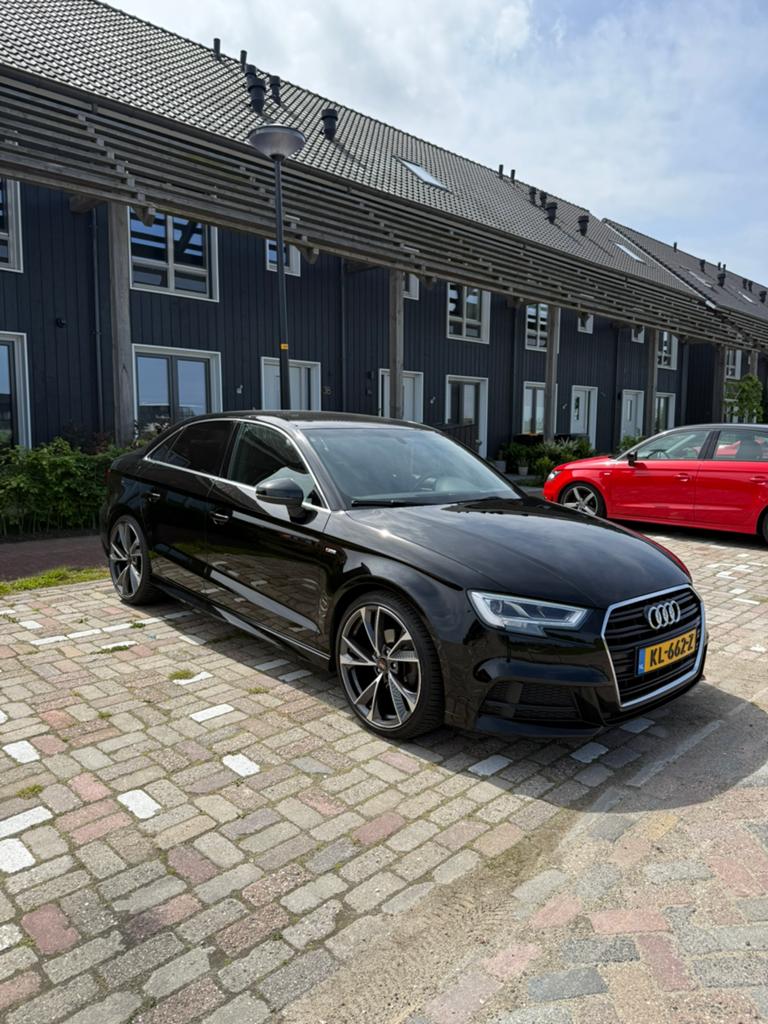 Audi A3 1.0TFSI Zwart Limousine S-Line Carplay RS Velgen, Auto's, Voorwielaandrijving, 1160 kg, Zwart, Origineel Nederlands