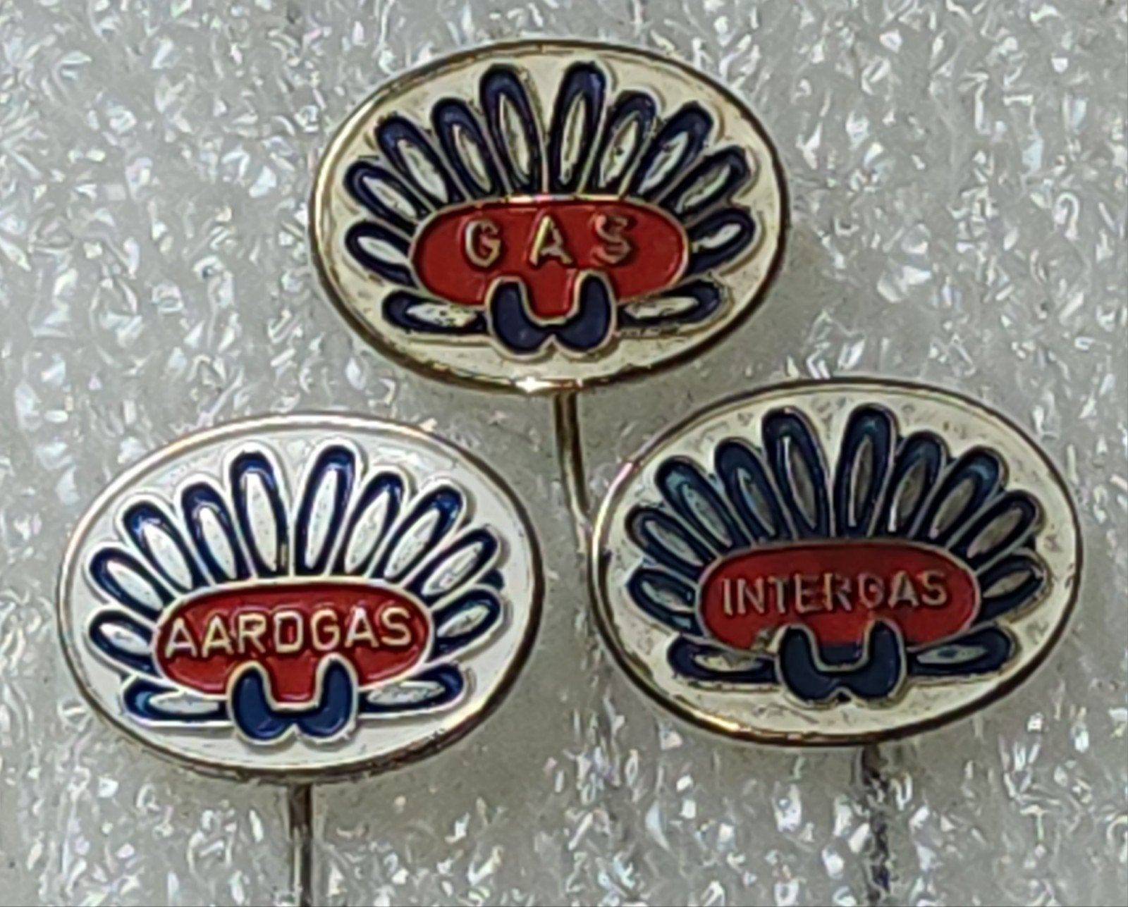 Vintage gasbedrijf speldjes (Gas, Aardgas, Intergas), Ophalen of Verzenden, Gebruikt, Overige onderwerpen, Speldje of Pin