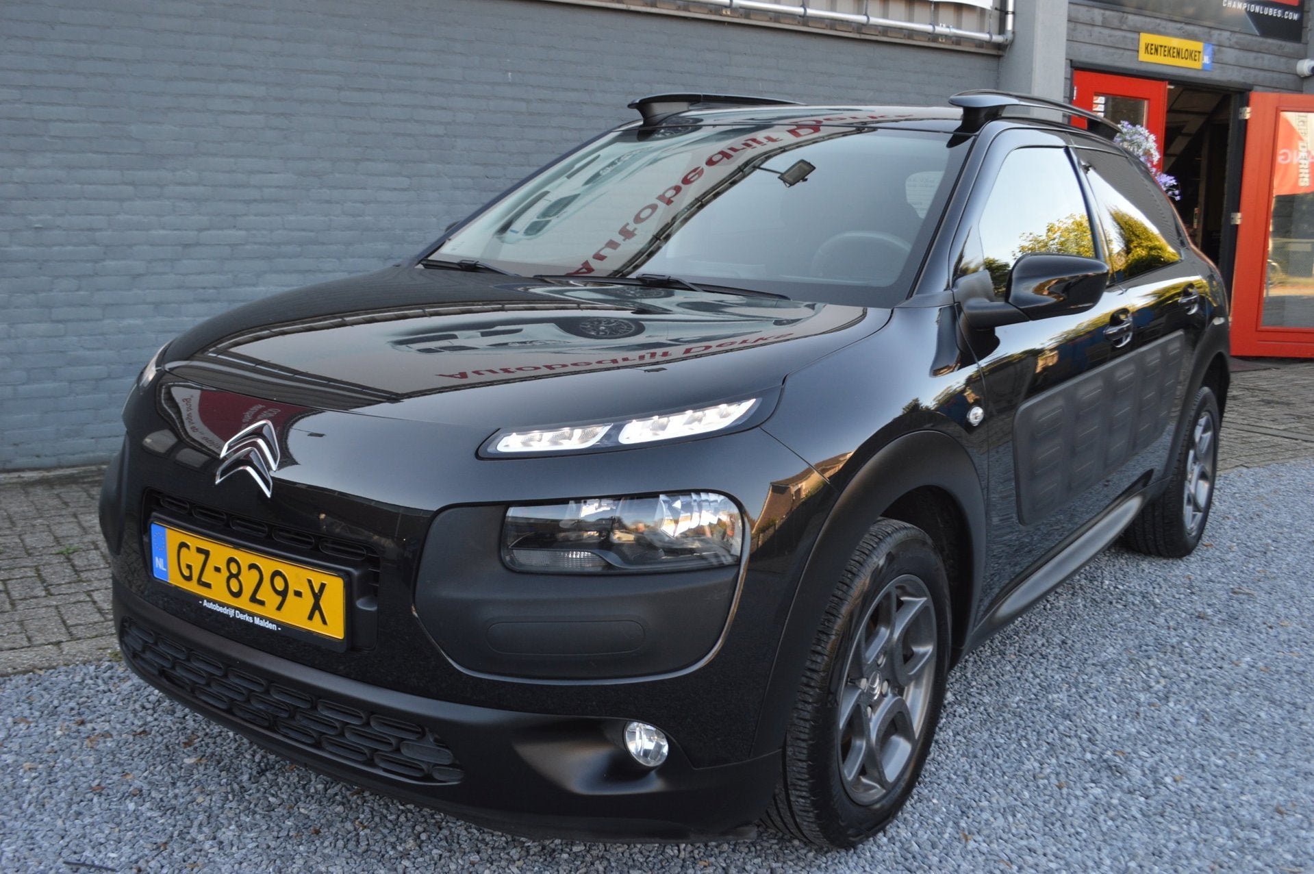 Citroen C4 Cactus 1.2 PureTech Shine Airco | Navi | Carplay, Auto's, Voorwielaandrijving, Dealer onderhouden, Stof, Gebruikt