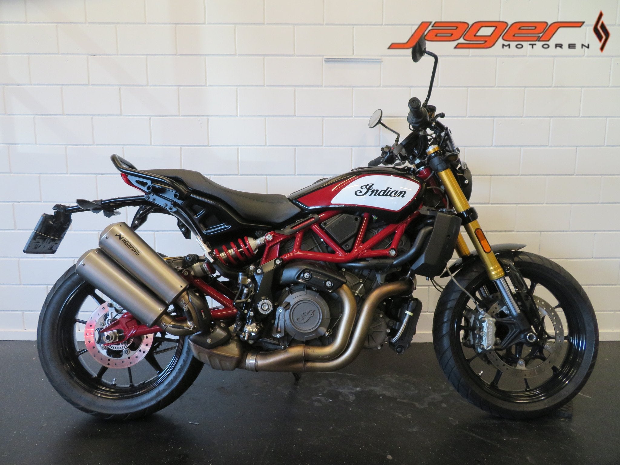 Indian FTR 1200 S RACE AKRA NIEUWSTAAT (bj 2019), Motoren, 1200 cc, INDIAN, Naked bike, Gebruikt