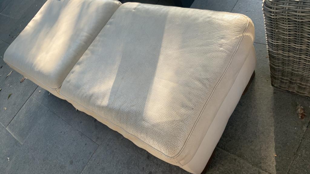 GRATIS OPHALEN: Twee leren poefen, Ophalen, Gebruikt, 50 tot 75 cm, Leer