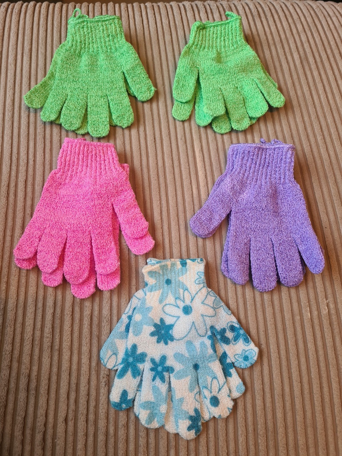 Nieuwe scrub handschoenen, Ophalen