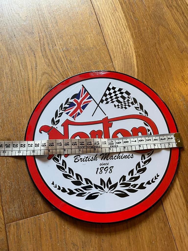 Metalen bord Norton British Machines since 1898 - 21 cm, Verzamelen, Speldjes, Pins en Buttons, Ophalen of Verzenden, Zo goed als nieuw